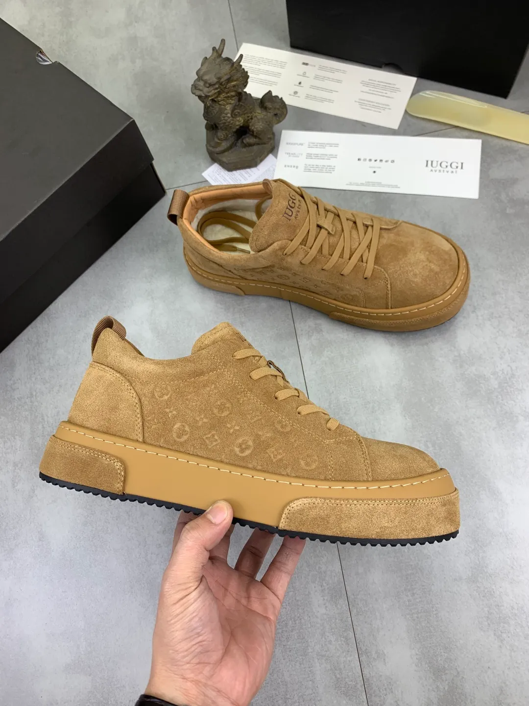Men's men's shoes 💰P600 New arrival 🆕🆕🆕 IUGGI new retro presbyopic men's shoes Casual and versatile, full of high-end sense, fashionable and luxury style, joint model, retro presbyopic factor, full of handsome style, first layer suede cowhide, wool lining, rubber outsole, light and non-slip size: 39-44, three colors 9681-c22